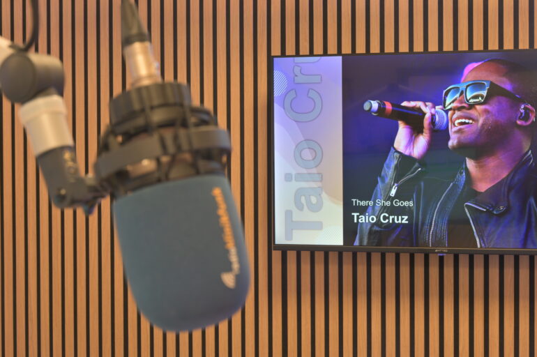 Die neuen Akustikpaneele sorgen für einen guten Raumklang.